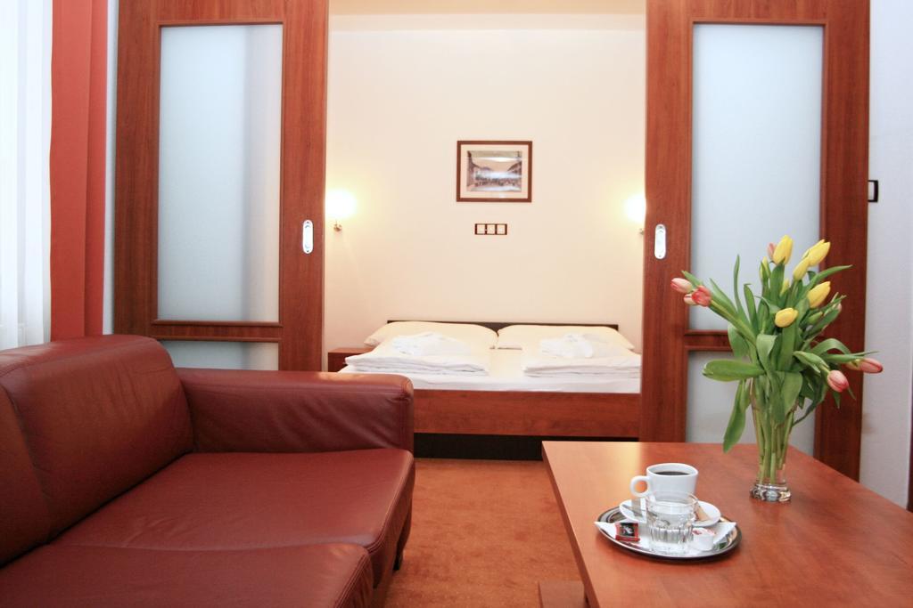 Garni Hotel Praha Trencianske Teplice Bagian luar foto