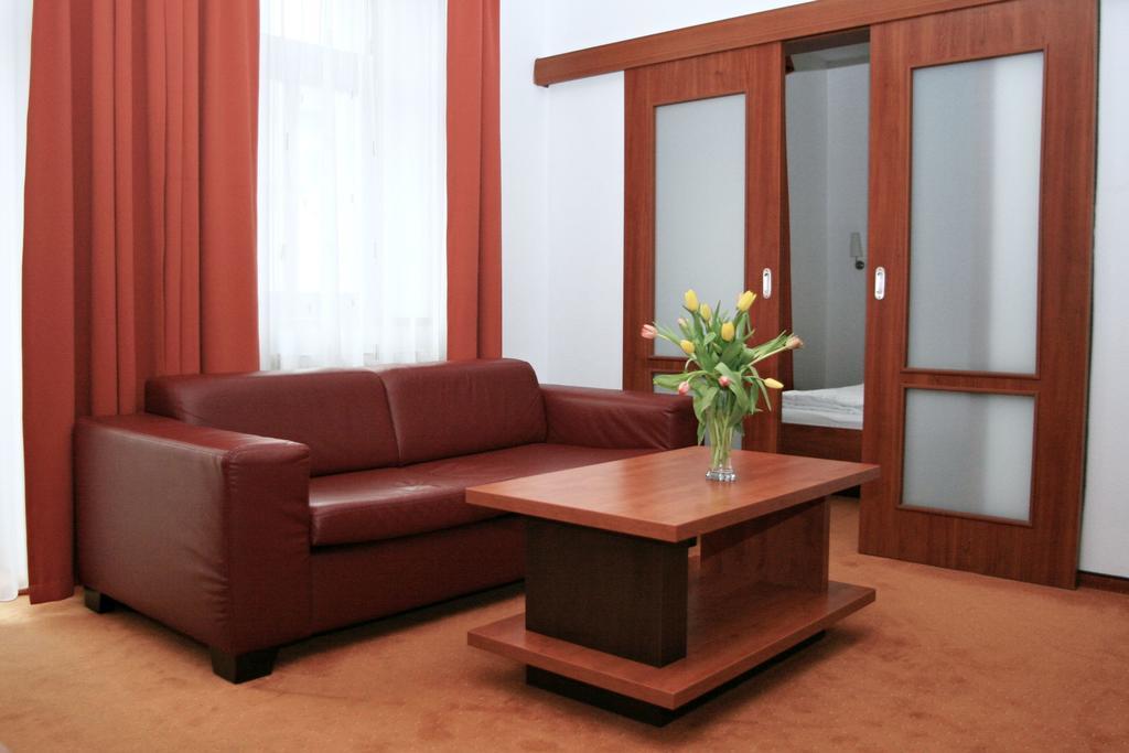 Garni Hotel Praha Trencianske Teplice Bagian luar foto