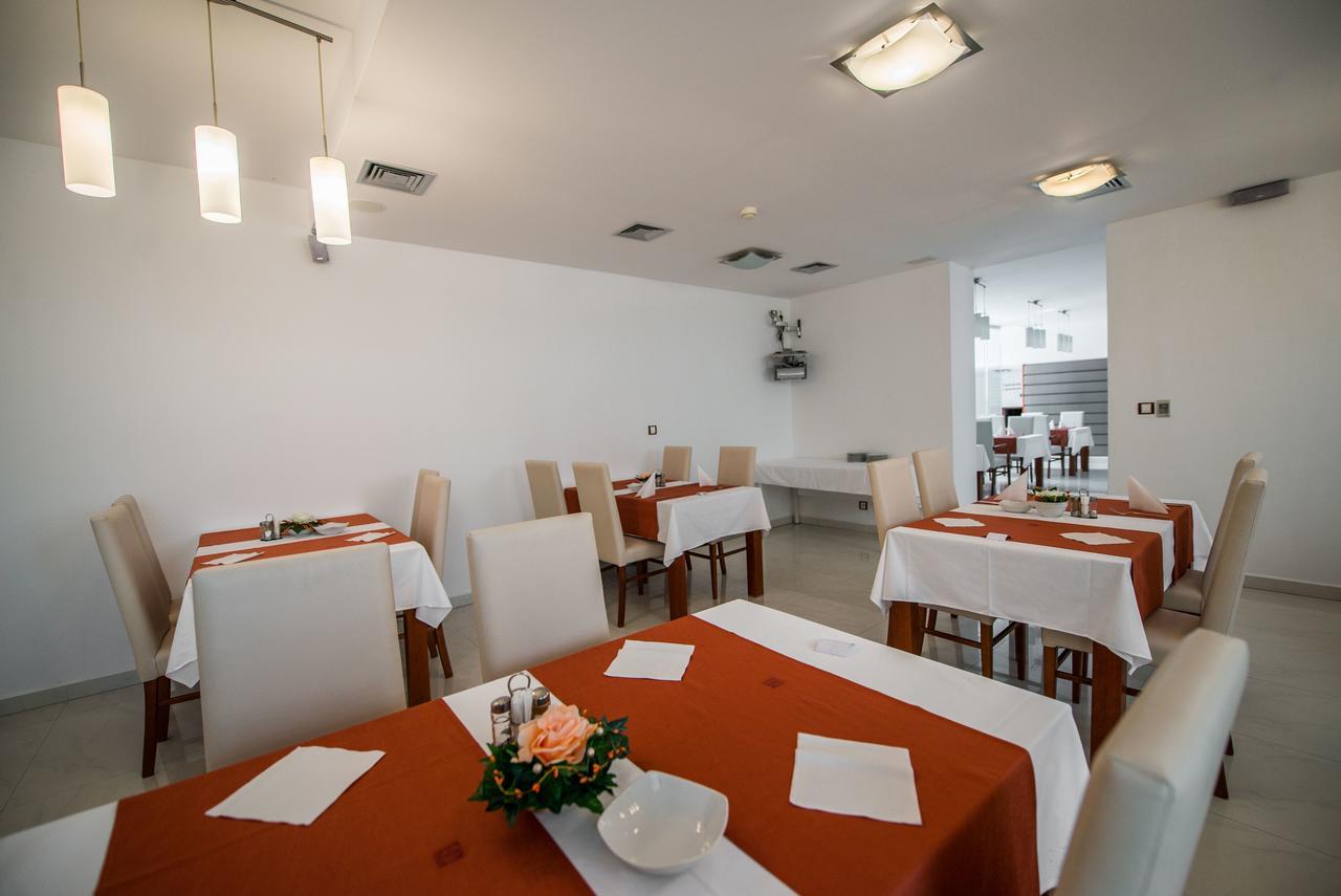 Garni Hotel Praha Trencianske Teplice Bagian luar foto