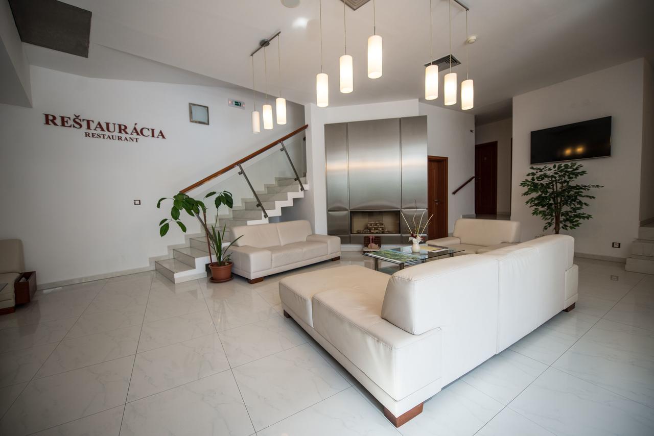 Garni Hotel Praha Trencianske Teplice Bagian luar foto