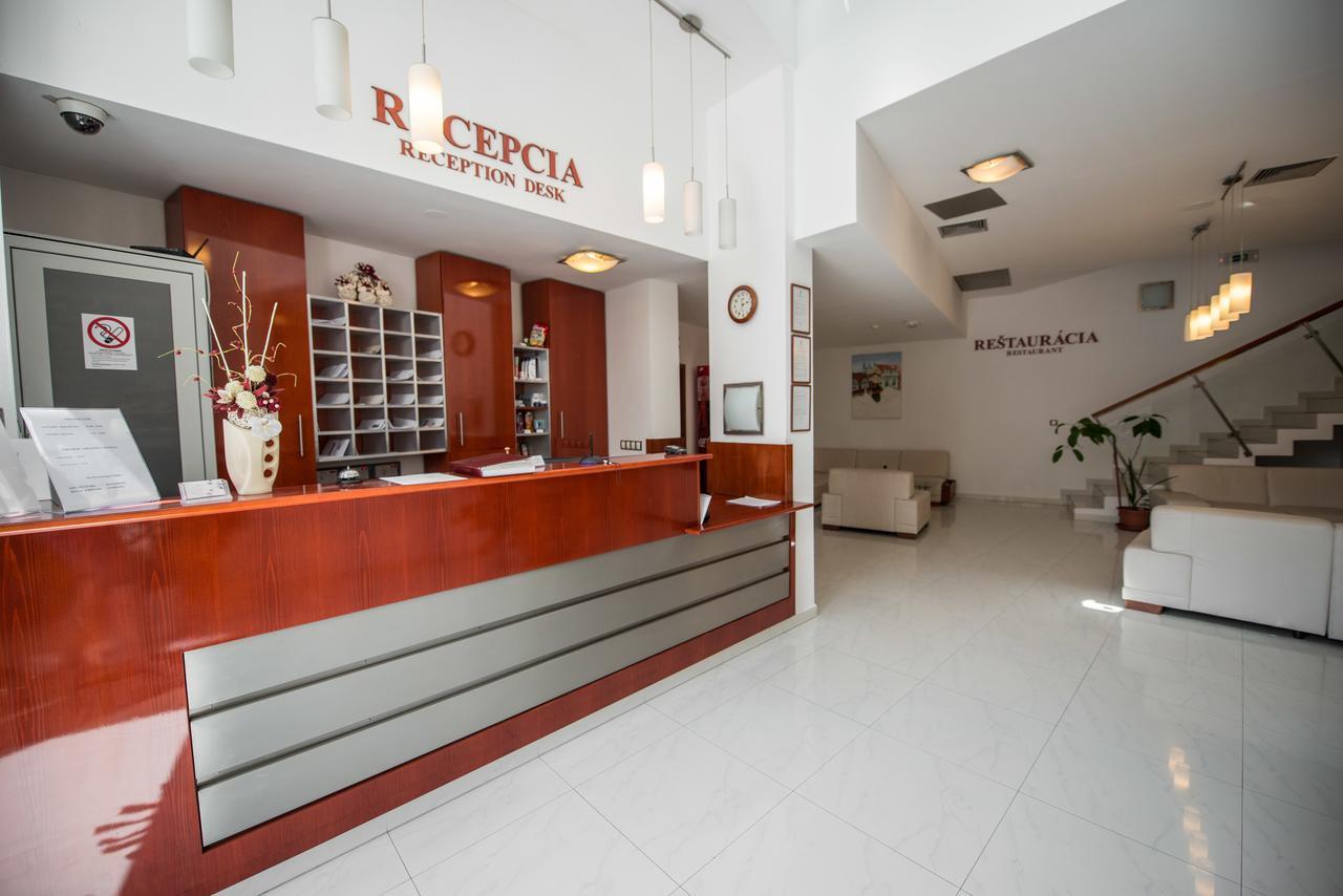Garni Hotel Praha Trencianske Teplice Bagian luar foto