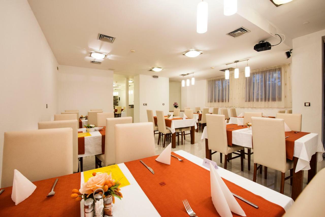 Garni Hotel Praha Trencianske Teplice Bagian luar foto