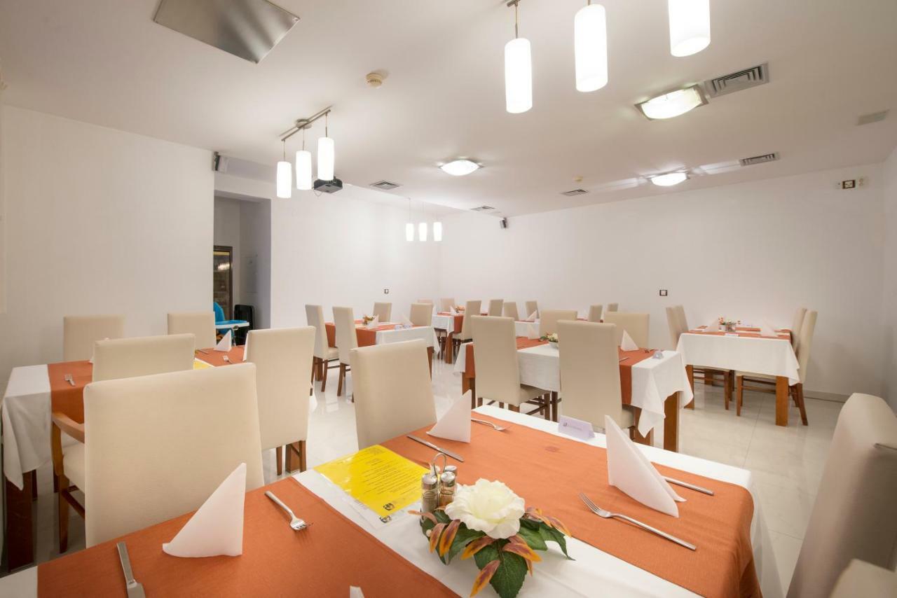 Garni Hotel Praha Trencianske Teplice Bagian luar foto